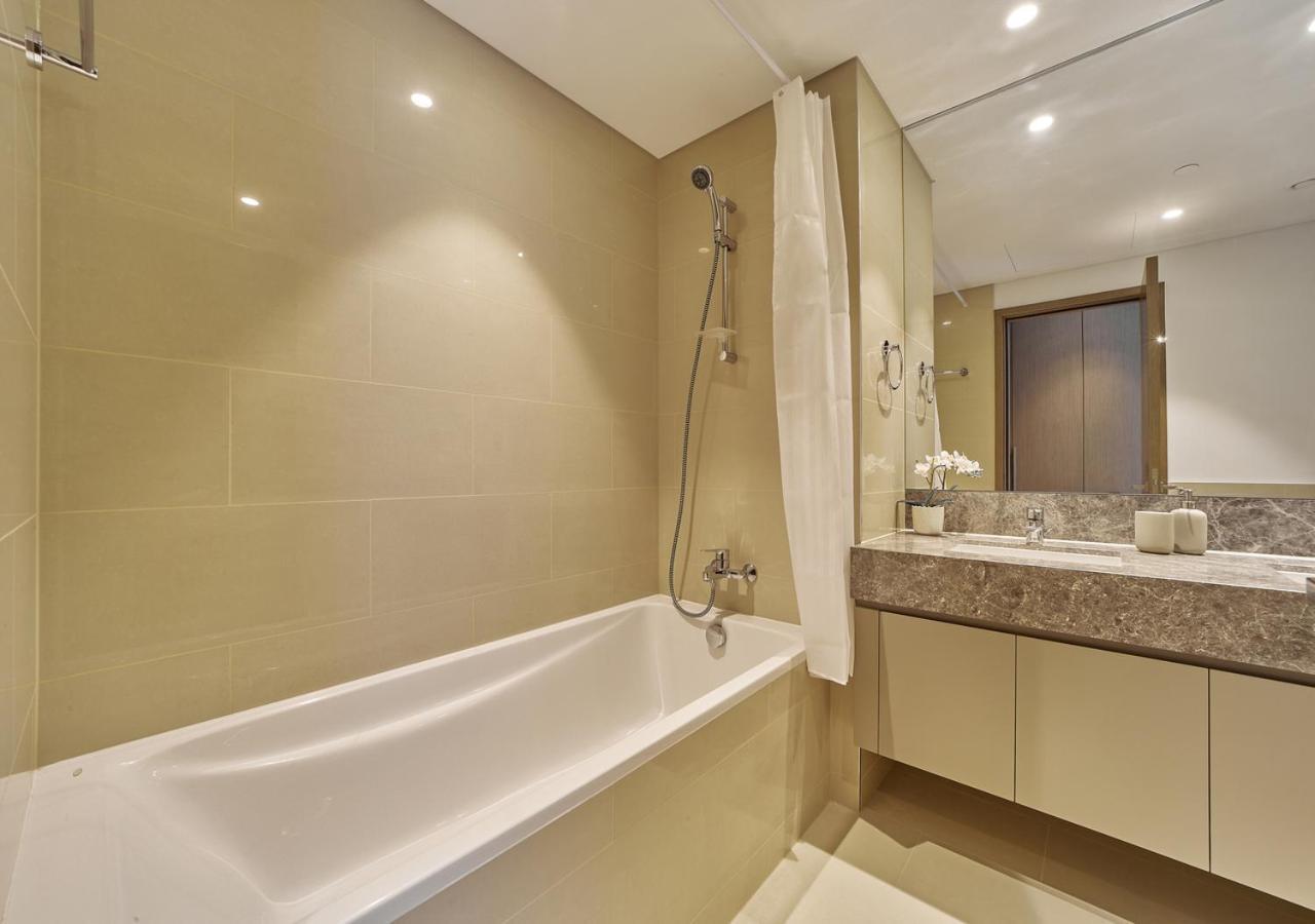 Apartment Majestic Act One 2br 42nd Floor- Downtown & Sea View Dubai
