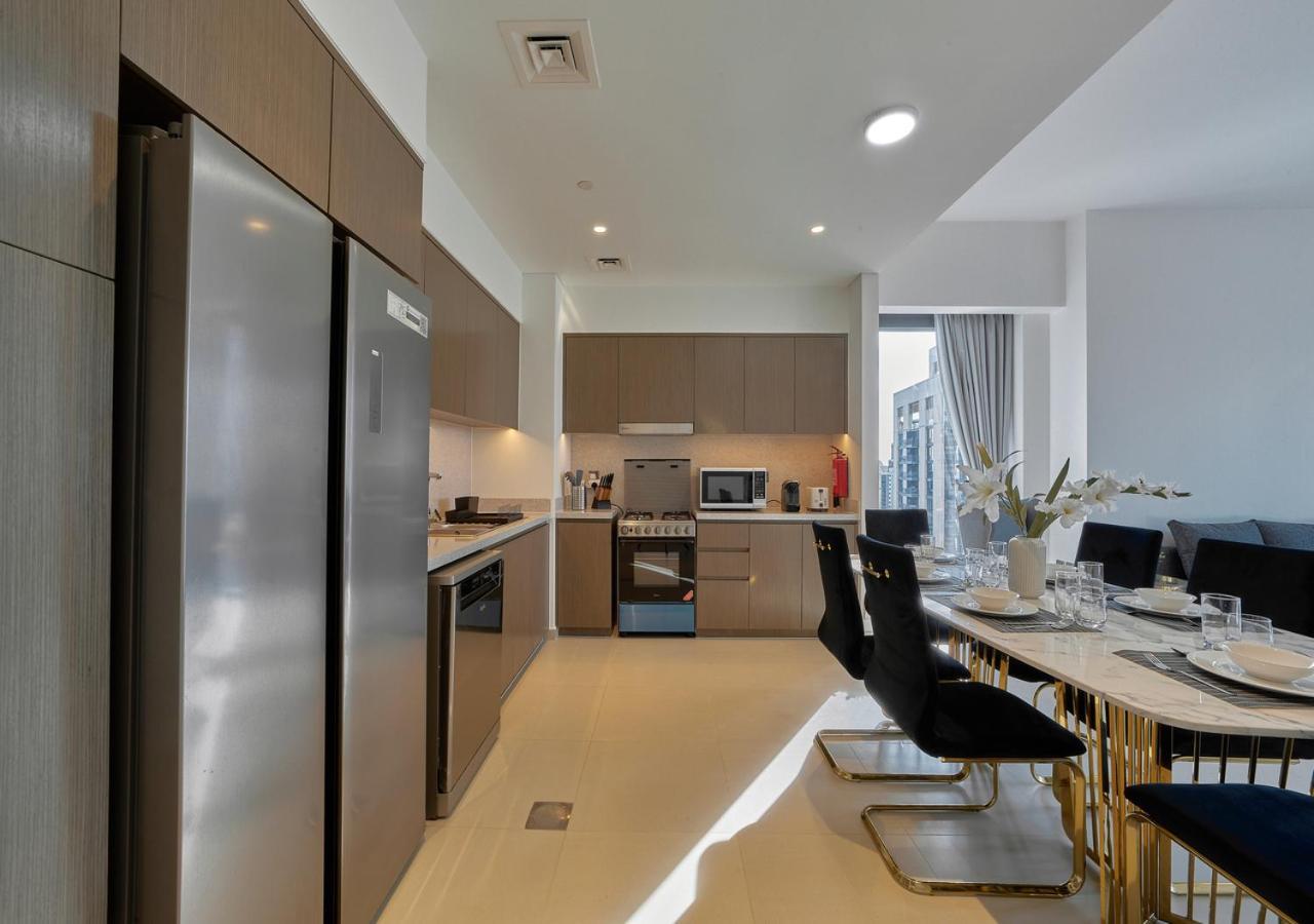 Majestic Act One 2br 42nd Floor- Downtown & Sea View